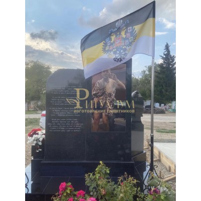 Памятник военному двойной со сколом и фотокерамикой — ritualum.ru